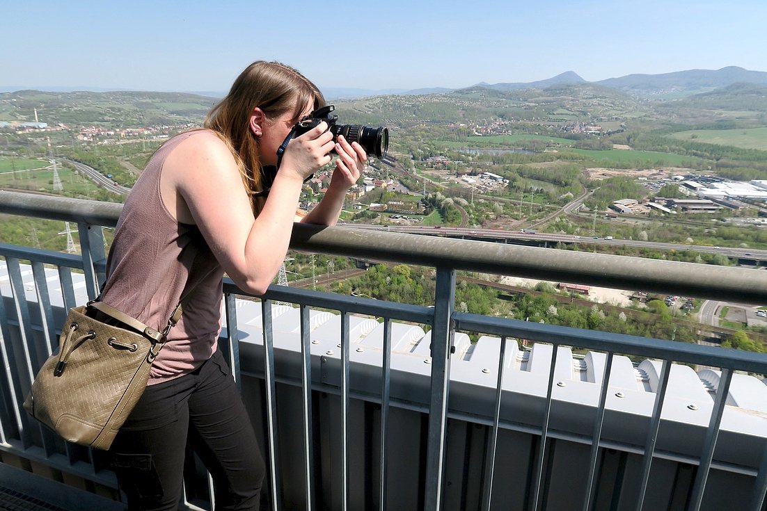 Z výšky 144 metrů je krásný výhled na České středohoří.