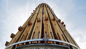 Rozhledna (18 metrů) z kovu a akátového dřeva, kterou v sobotu otevřou pro veřejnost v Židlochovicích na Brněnsku