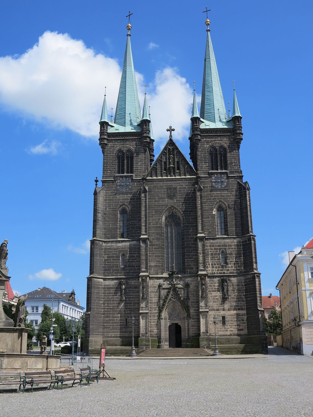 Ze dvou věží kostela Nanebevzetí Panny Marie v Chrudimi je přístupná při některých akcích a po domluvěpouze ta severní