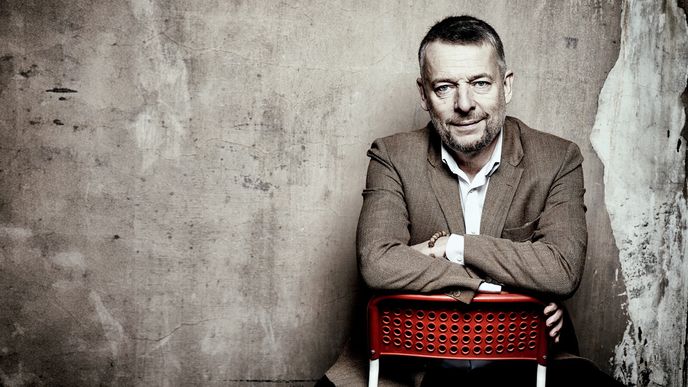 „Máme k dispozici údaje Českého statistického úřadu, který tvrdí, že hodnota roční pomoci neziskového sektoru dosahuje přibližně 100 miliard korun.“ „Máme k dispozici údaje Českého statistického úřadu, který tvrdí, že hodnota roční pomoci neziskového sektoru dosahuje přibližně 100 miliard korun.“
