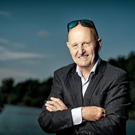 Ondřej Neff: Můj hrob bude rozžhavená země. Umělá inteligence píše lépe než já Ondřej Neff: Můj hrob bude rozžhavená země. Umělá inteligence píše lépe než já