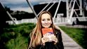 Světoběžnice Petra Klabouchová neváhá z Kalifornie létat do vlasti na literární festivaly, ať už jde o Knižní festival Ostrava, Knihu Brno, nebo květnový Svět knihy Praha, kde jsme autorku fotografovali Světoběžnice Petra Klabouchová neváhá z Kalifornie létat do vlasti na literární festivaly, ať už jde o Knižní festival Ostrava, Knihu Brno, nebo květnový Svět knihy Praha, kde jsme autorku fotografovali