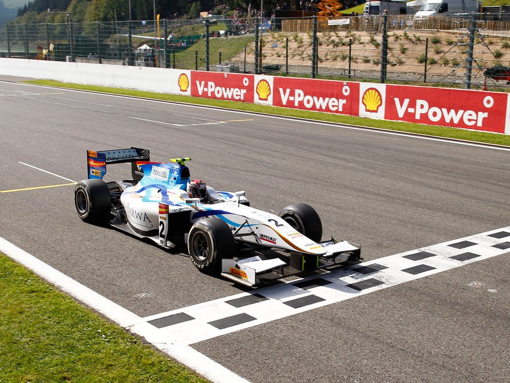 Srpen 2012: V závodě GP2 v belgickém Spa vyhrává suverénně Král