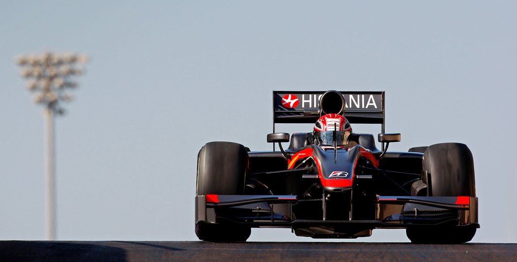 Listopad 2010: Josef Král jezdil s vozem stáje HRT F1 v Abú Zabí