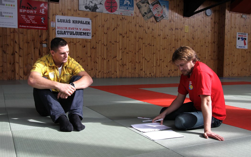 Před pěti roky si s Lukášem Krpálkem povídal David Šprincl přímo na judistickém tatami.