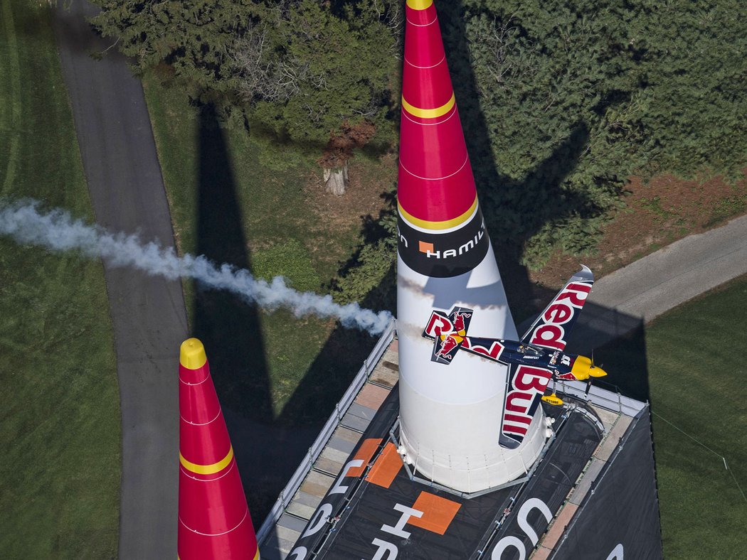 Martin Šonka patří k hvězdám seriálu Red Bull Air Race, jehož je Pavel Turek komerčním ředitelem