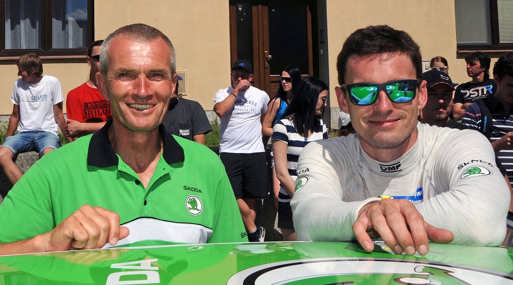 Se synem Janem tvoří sehranou dvojici v barvách továrního týmu Škoda v rallye