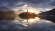 Martin Rak zachytil svítání  u jezera Bled