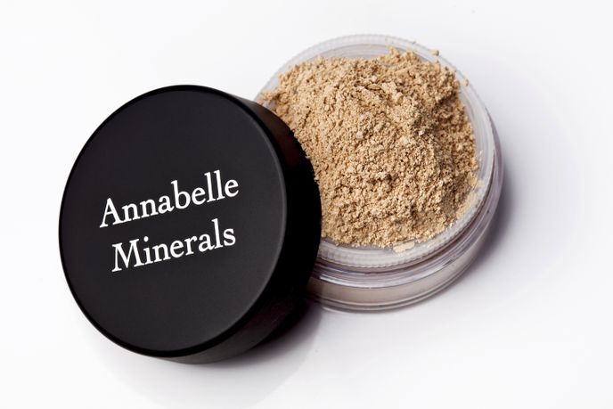 Rozjasňující minerální make-up, Annabelle Minerals, 239 Kč