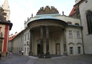 Bezmála deset let trvající rekonstrukci měl na starosti ateliér DaM. Nyní je Rožmberský palác z části přístupný veřejnosti a z části funguje jako depozitář nebo kanceláře.