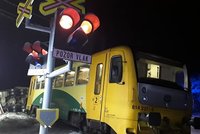 U Rožné na Žďársku vykolejil vlak: Narazil do kamionu!