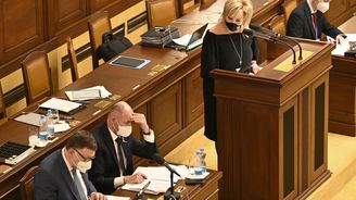 Jedenáctihodinová debata je u konce. Rozpočet počítá se schodkem 280 miliard korun