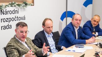 Růst daní zachraňuje letošní rozpočet. Příští rok ale přinese největší skok strukturálního dluhu od pandemie Růst daní zachraňuje letošní rozpočet. Příští rok ale přinese největší skok strukturálního dluhu od pandemie