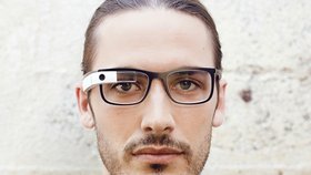  Google se svými Glass poněkud předběhl dobu. Teď by ale něco podobného mohl nabídnout Apple.