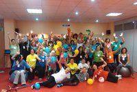 Cvičební maraton v Brně pomůže lidem s roztroušenou sklerózou: Stačí si vzít tenisky, tepláky a plavky