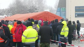 Situace na hranicích s Německem u Rozvadova: Odběrový stan byl v úterý ráno opět v obležení řidičů kamiónů