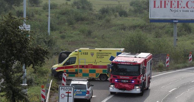 Tragická nehoda auta a motorkáře na Rozvadovské spojce, 15. srpna 2020