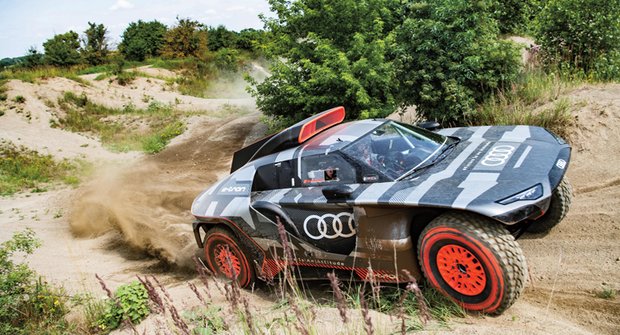 Audi RS Q e-tron: Legenda mezi čtyřkolkami jede na Rallye Dakar