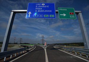 Ředitelství silnic a dálnic otevřelo nový úsek D3 na jihu Čech Borek–Úsilné.