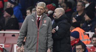 Wenger odskákal potyčku se sudím. Nesmí 4 zápasy na lavičku Arsenalu