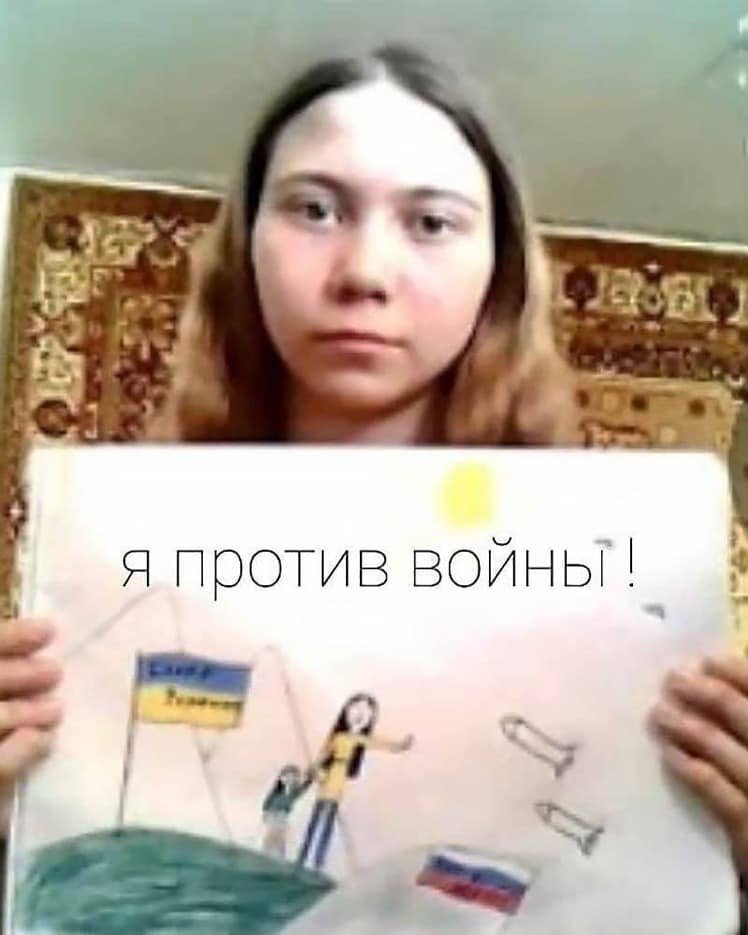 Dvanáctiletá Máša namalovala ukrajinskou mámu s dítětem a připojila vzkaz &#34; Ne válce&#34;.
