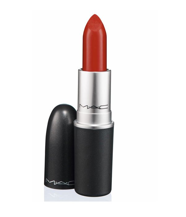 M.A.C. Cosmetics Lipstick, odstín Russian Red, 550 Kč, koupíte v síti prodejen M.A.C.