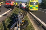 Motorkářku zřejmě oslnilo slunce, srazila se s druhou motorkou a na místě zemřela.