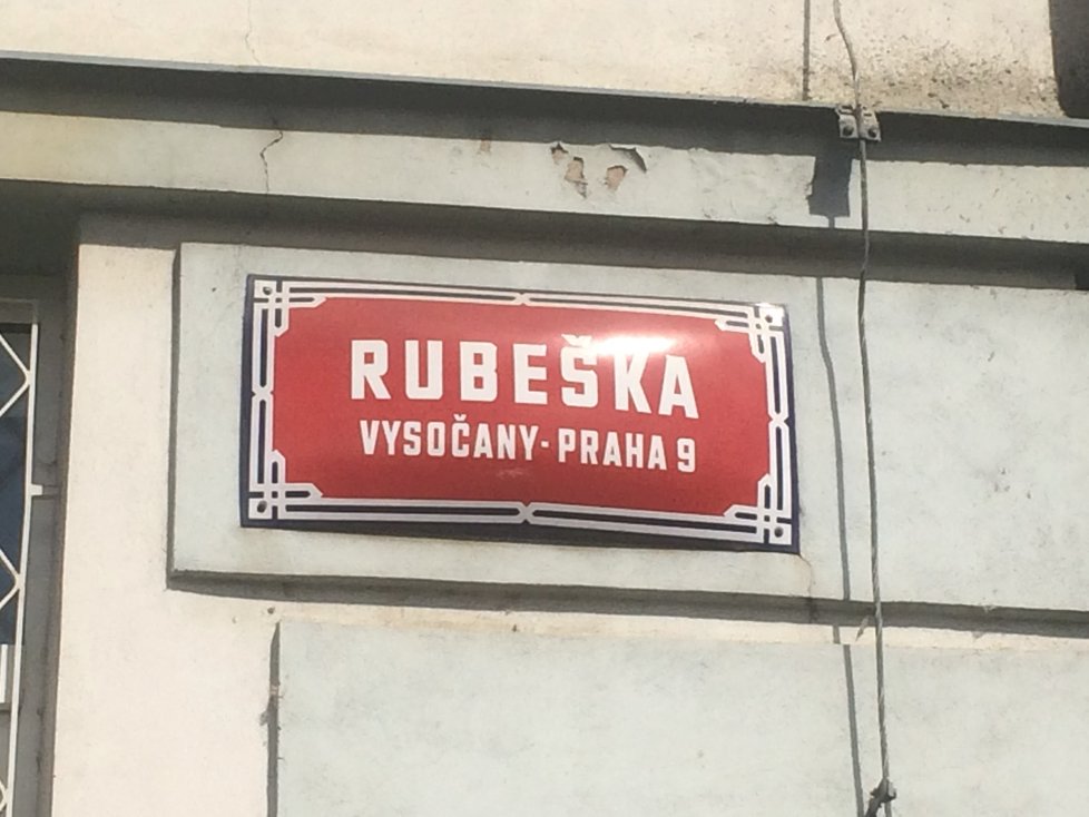 Ulice Rubeška, pojmenovaná po českém literátovi Františku Jaromíru Rubešovi, leží v pražských Vysočanech. Tamní obyvatelé si na její lidové pojmenování natolik zvykli, že zůstalo zachováno do dnešních dnů.