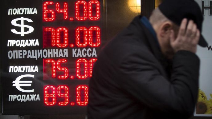 Propad rublu dělá ruské vládě starosti.