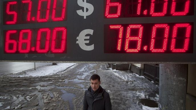Rubl v reakci na nejnovější dění na Ukrajině dál oslabil.
