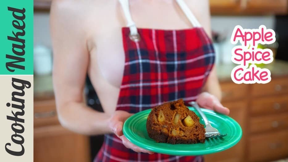 Žhavé vaření: Blogerka vaří pouze v zástěře! Její videa jsou hitem internetu.