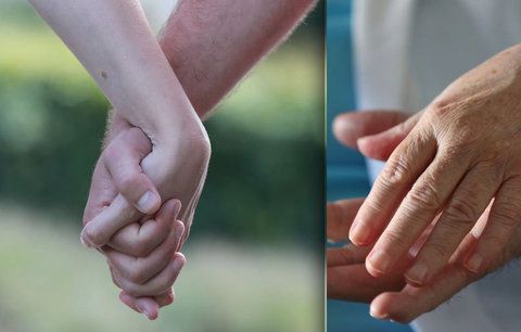 Jak se drží za ruce milenci a manželé? Muži v gestu vidí majetek, ženy jistotu