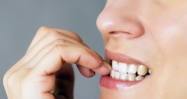Kousání nehtů škodí nejen vašim rukám, ale i zubům a celkovému zdraví