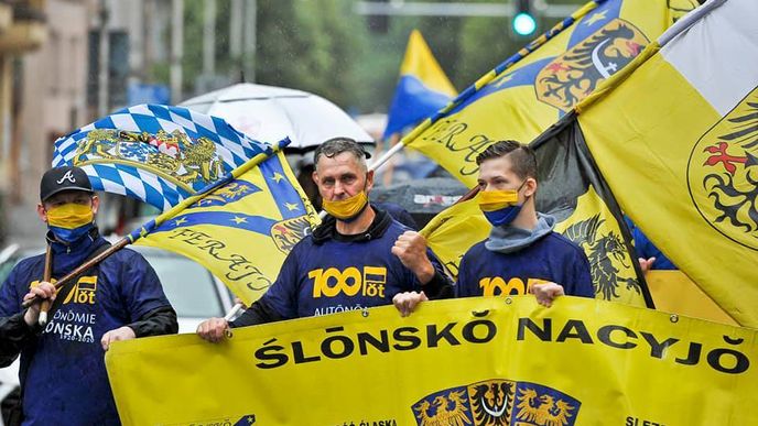 K iniciativě za uznání slezského národa a jazyka se připojilo i hnutí Ruch Autonomii Śląska. Na snímku manifestace jeho příznivců v létě 2020.