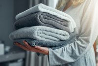 Proč ručníky zapáchají? Odbornice radí, jak tomuto nepříjemnému problému čelit