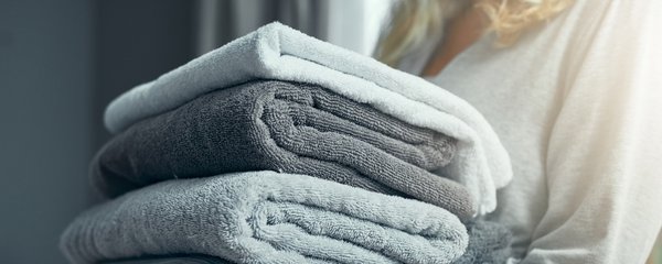 Proč ručníky zapáchají? Odbornice radí, jak tomuto nepříjemnému problému čelit