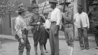 Rudé léto roku 1919: Rasové nepokoje v Chicagu odstartoval spor o „bílou“ pláž