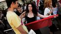 Mladí komunisté jsou zapálení pro věc a demonstrují i v neděli