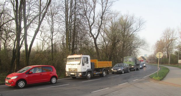 Uzávěrka Rudné ulice v Ostravě způsobuje řidičům problémy i více než měsíc po jejím zahájení.