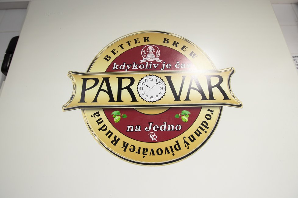 Logo pivovaru Parovar, jehož jméno je šikovnou hříčkou jména jeho majitele Pavla Rokoše.