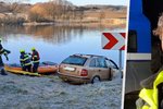 Šofér na Chrudimsku sjel s autem do rybníka. Zachránil ho řidič posypového vozu Jiří Slavík.