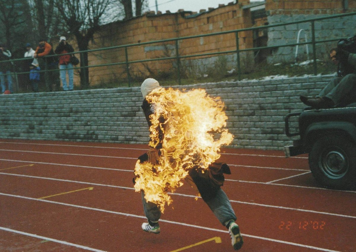 Coby hořící muž. Hoření ho baví, je pro věc zapálený…