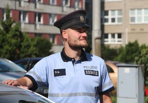 Brněnský policista Rudolf Častulík (27) šel ve svém volnu na ryby, místo nich vylovil z rybníka opilce, který by se bez jeho pomoci utopil.