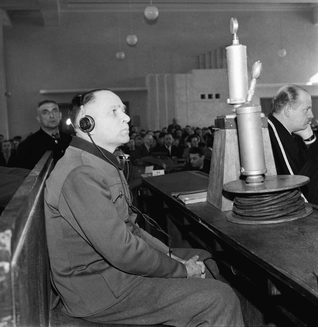 Rudolf Höss během soudního tribunálu ve Varšavě: Poslali ho na smrt. Stejně jako on statisíce Židů