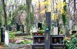 Hrob rodiny Hrušínkých se nachází v Praze na Olšanech a je o něj s láskou pečováno.