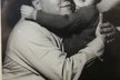 1957: Šťastný táta Ruda objímá dvouletého synka Honzíka.