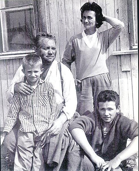 Rudolf Hrušínský nejstarší se svou rodinou