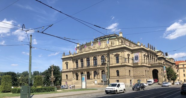 Rudolfinum v létě