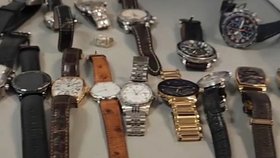 Rudy Giuliani v rámci odškodného poslal georgijským komisařkám svou sbírku hodinek.