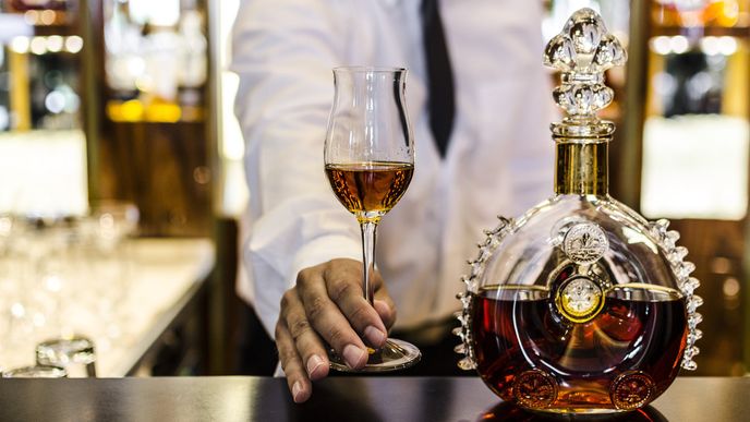 Ve finále pak proběhlo předání třílitrové lahve koňaku Louis XIII. Le Jeroboam, který obsahuje nápoj zrající mezi čtyiceti a sto lety